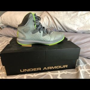 Under Armour Shoes Size 6.5Y